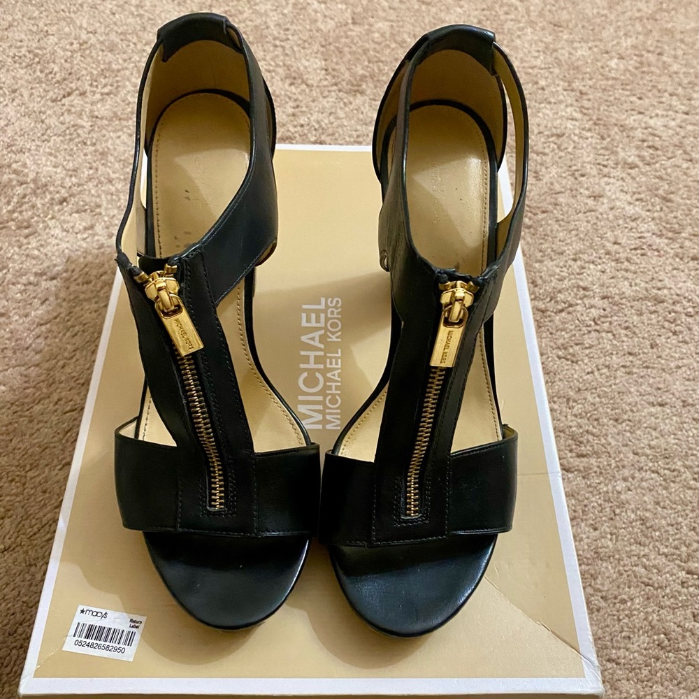 🌻MICHAEL KORS BERKLEY BLACK LEATHER SANDALS🌻